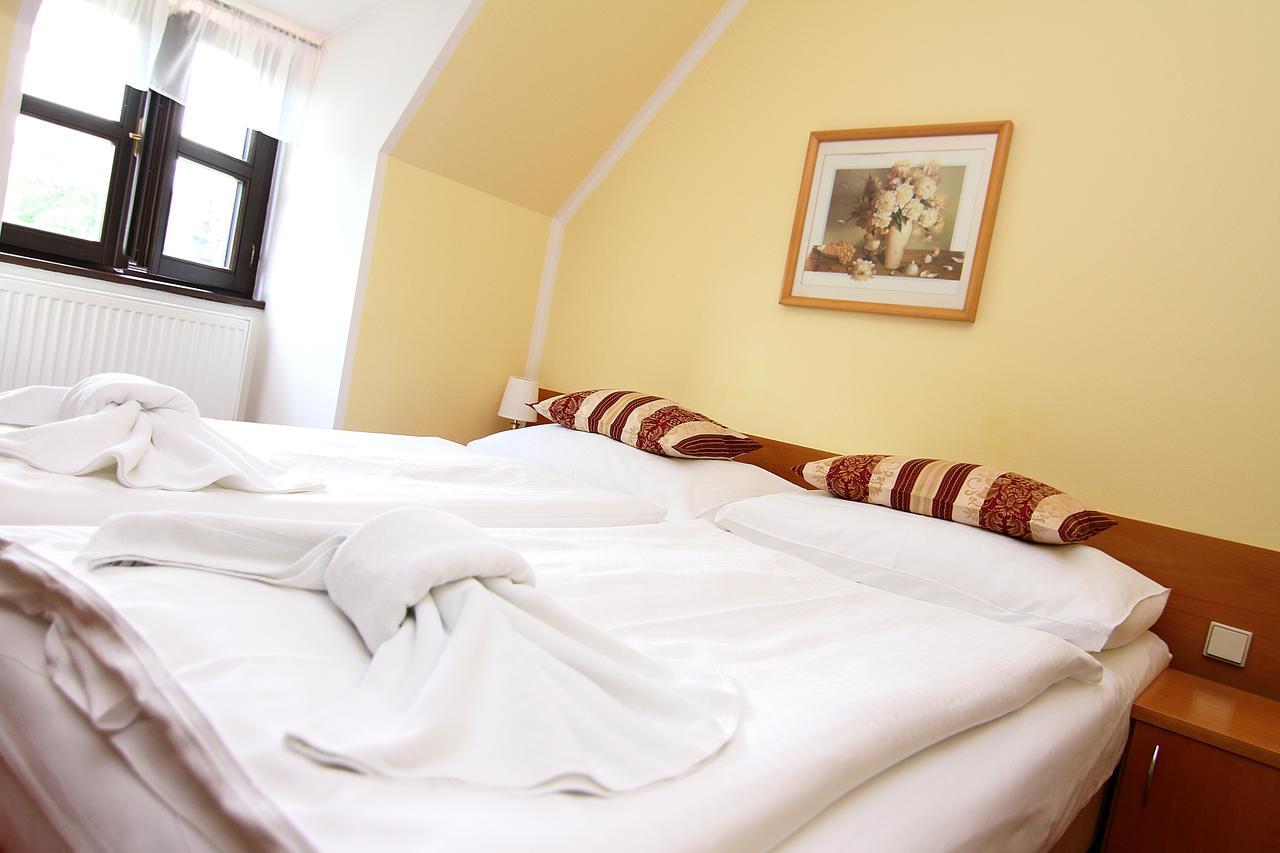Zamek Havirov Hotel Luaran gambar