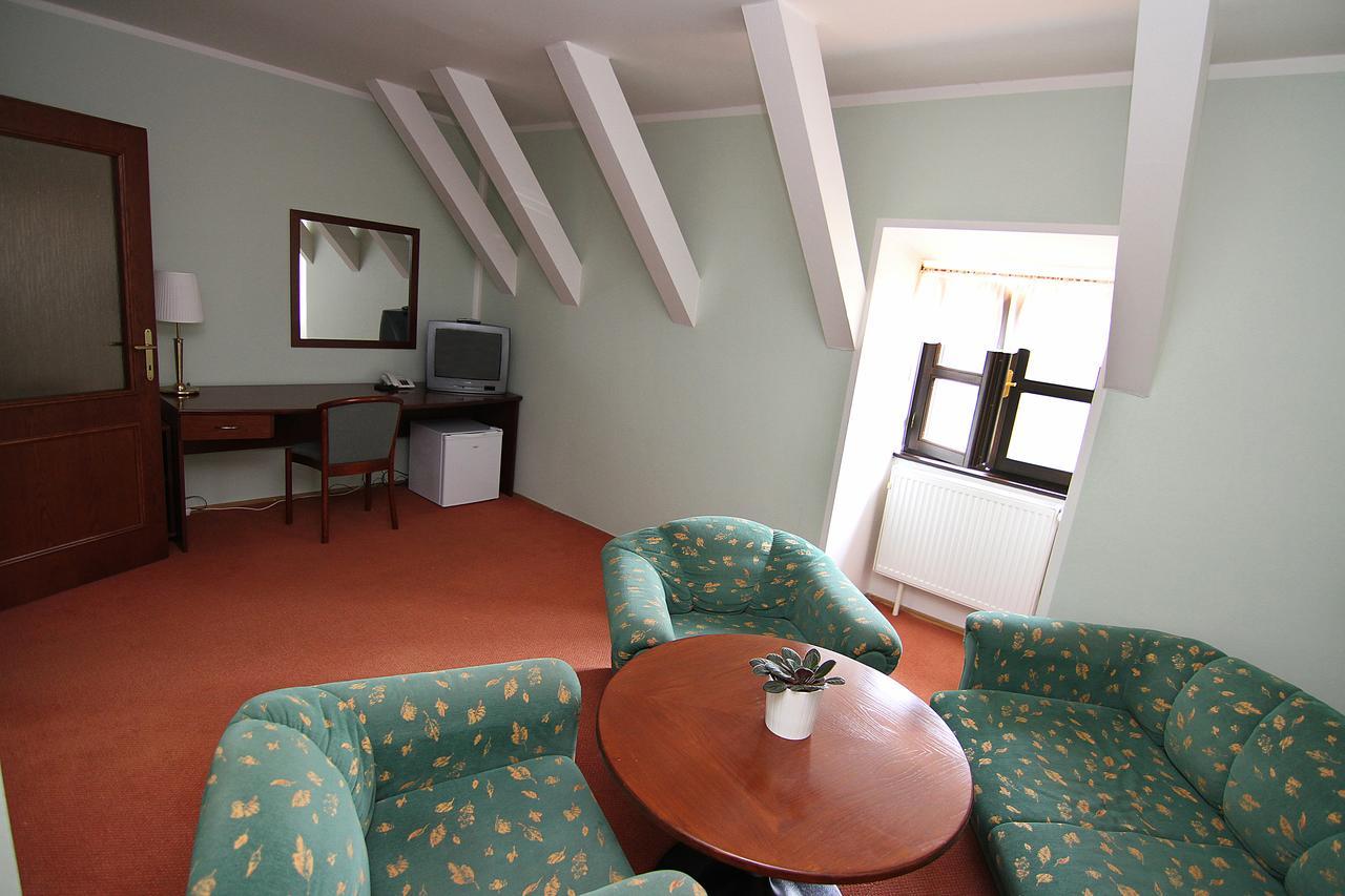 Zamek Havirov Hotel Luaran gambar