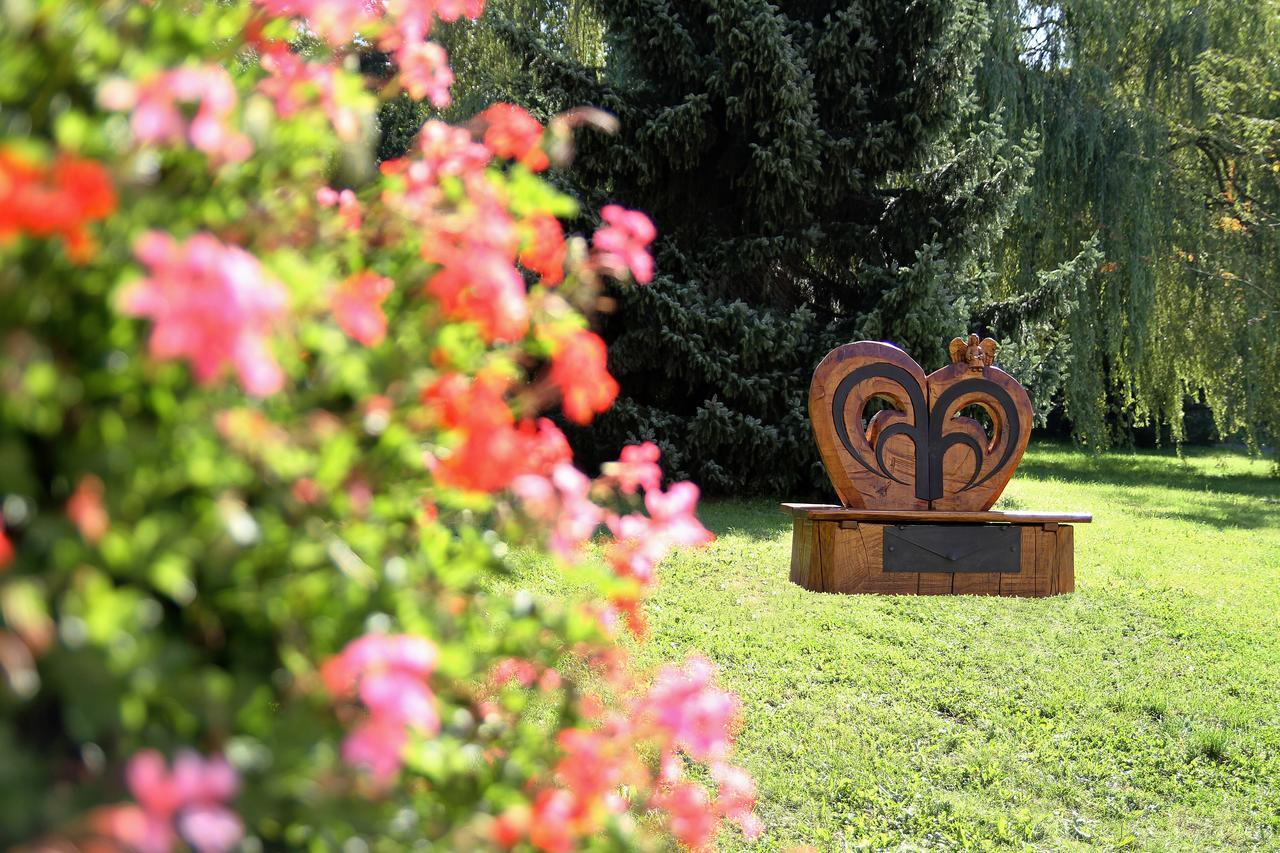 Zamek Havirov Hotel Luaran gambar