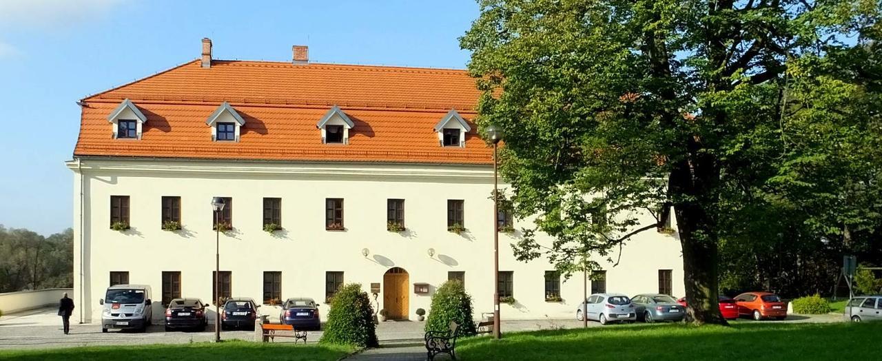 Zamek Havirov Hotel Luaran gambar